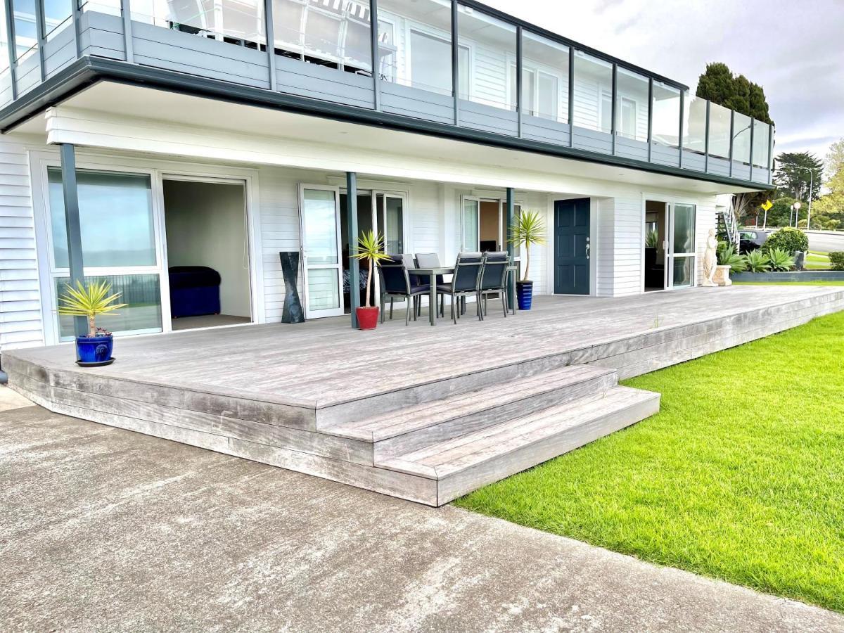 Beach Front Resort! Maraetai エクステリア 写真
