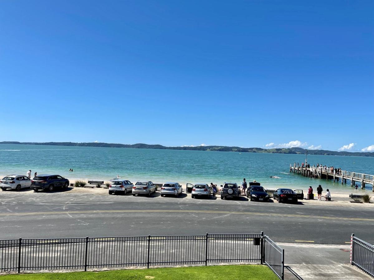 Beach Front Resort! Maraetai エクステリア 写真