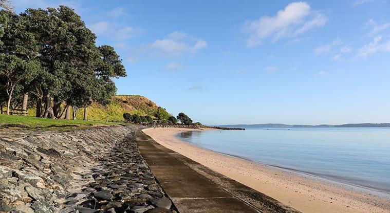 Beach Front Resort! Maraetai エクステリア 写真